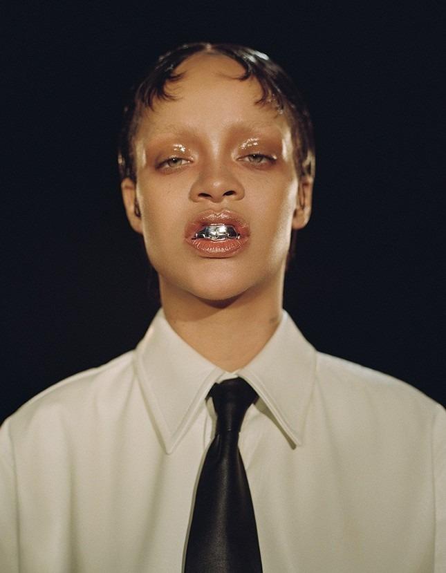 Rihanna gây phẫn nộ-4