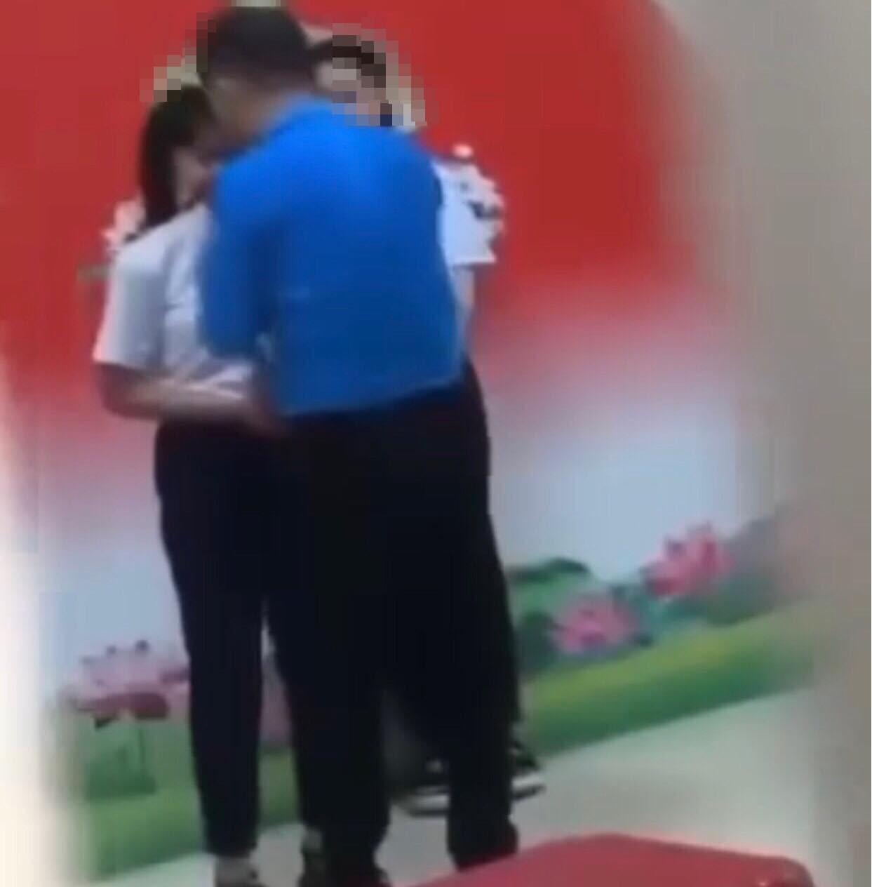 Vụ cán bộ trường túm cổ áo, đẩy nữ sinh vào tường: Thầy răn đe việc đánh nhau-1