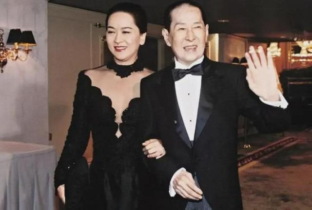 Tỷ phú Hong Kong trước khi qua đời yêu cầu con trai tiêu hết tài sản hàng ngàn tỷ, lý do vì sao?-3
