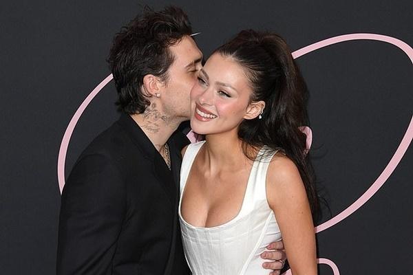 Con dâu Beckham bị chế nhạo-4