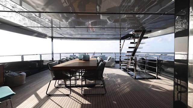 david-beckham-riva-yacht-the-deck-5-17128274511661876097768.jpg