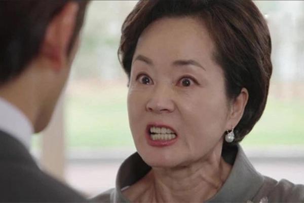 Đột xuất về buổi trưa, thấy chồng xách hai hộp cơm lạ chạy xe ra ngoài, tôi đi theo thì chứng kiến cảnh kinh hoàng-3