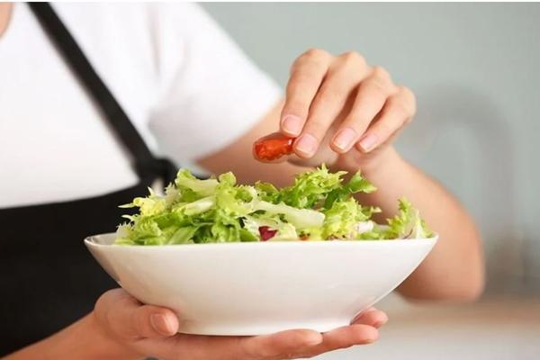 Rối loạn tiêu hóa do thói quen... ăn salad-3