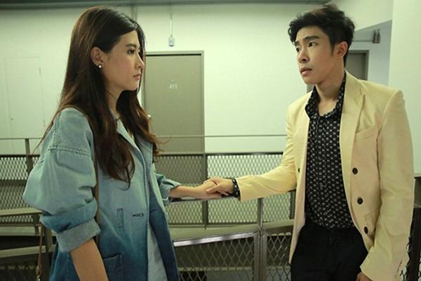 Đột xuất về buổi trưa, thấy chồng xách hai hộp cơm lạ chạy xe ra ngoài, tôi đi theo thì chứng kiến cảnh kinh hoàng-2