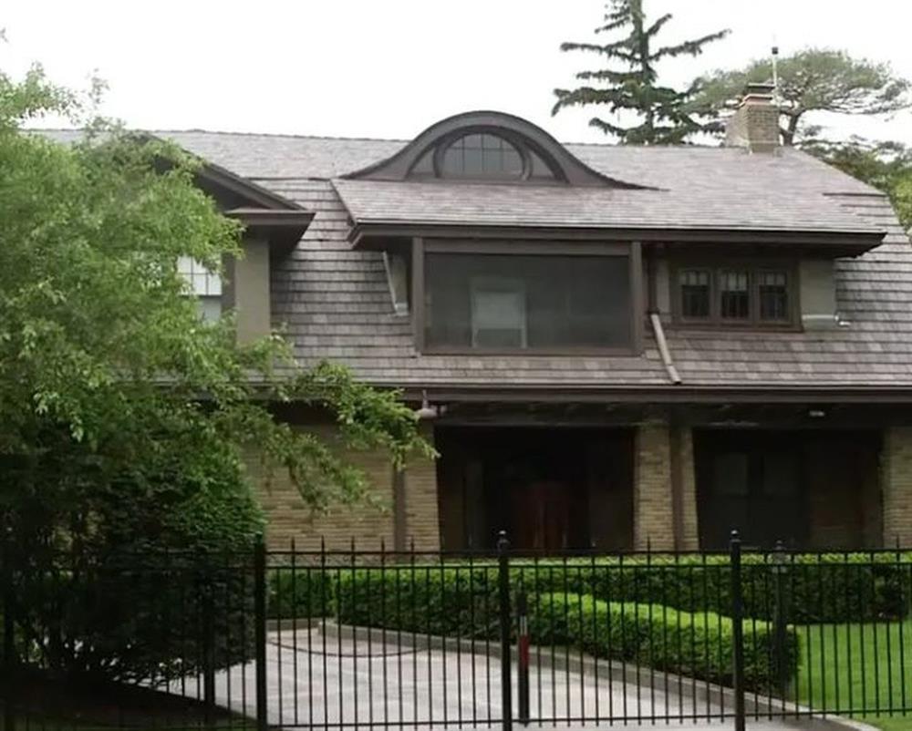 Đại gia giàu nứt đố đổ vách với lối sống không mơ nhiều nhà và xe sang-2