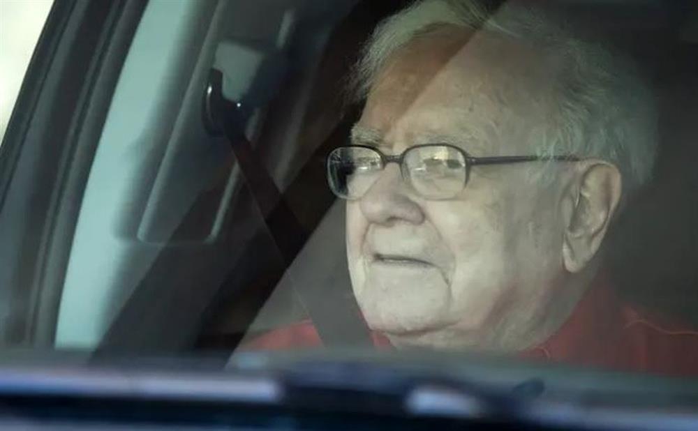 Đại gia giàu nứt đố đổ vách với lối sống không mơ nhiều nhà và xe sang-3