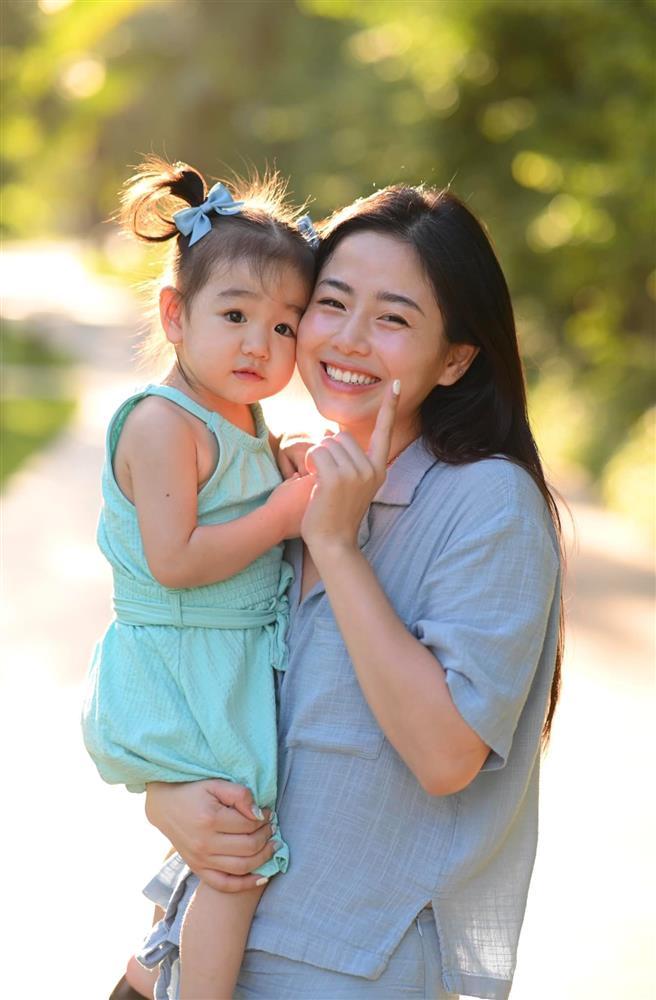 Hot girl Việt được báo nước ngoài ca ngợi đẹp như nữ thần: U30 một nách hai con, là bà chủ spa giàu có-4