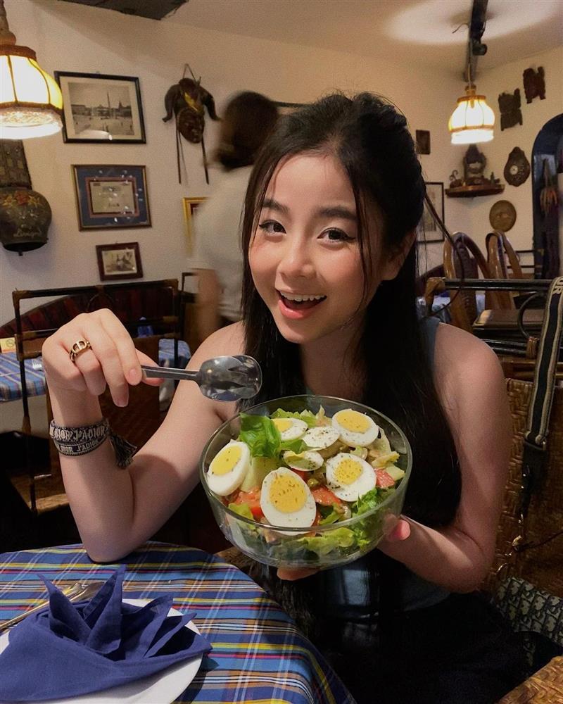 Hot girl Việt được báo nước ngoài ca ngợi đẹp như nữ thần: U30 một nách hai con, là bà chủ spa giàu có-6