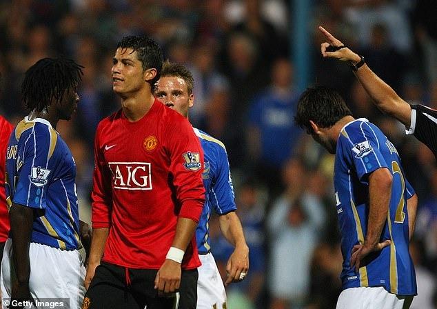 Ronaldo xuất sắc nhưng cũng hay đánh mất chính mình: Đẩy trọng tài, đánh đối thủ... đều đủ cả!-2