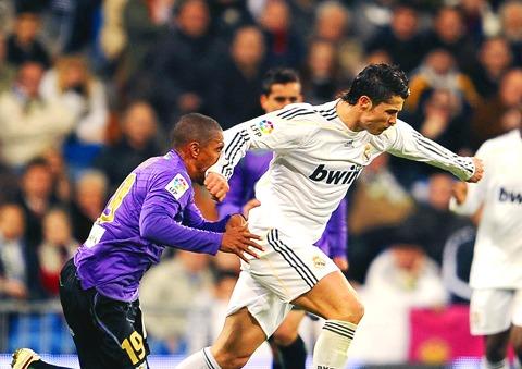 Ronaldo xuất sắc nhưng cũng hay đánh mất chính mình: Đẩy trọng tài, đánh đối thủ... đều đủ cả!-3
