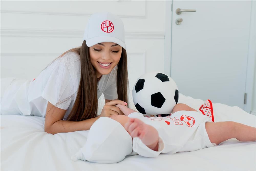 Vợ Tây của thủ môn Bùi Tiến Dũng: Body gái một con nóng bỏng, thần thái chuẩn model-4