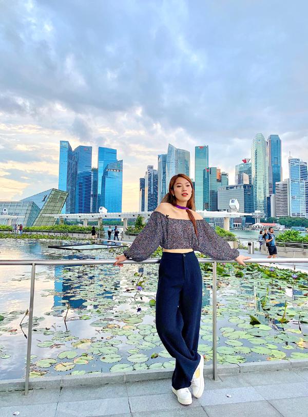 MC Đường Lên Đỉnh Olympia khoe xương quai xanh gợi cảm, khán giả tò mò bí quyết giữ dáng-5