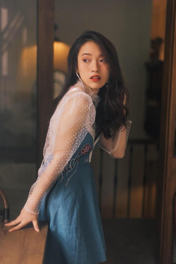 MC Đường Lên Đỉnh Olympia khoe xương quai xanh gợi cảm, khán giả tò mò bí quyết giữ dáng-7