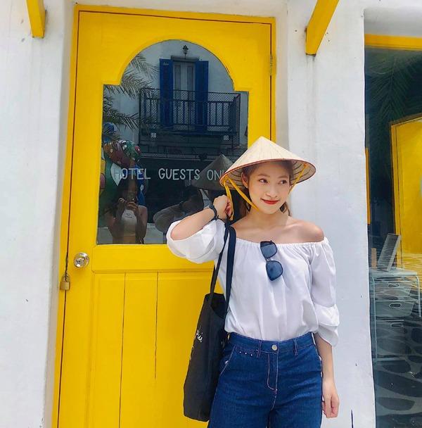 MC Đường Lên Đỉnh Olympia khoe xương quai xanh gợi cảm, khán giả tò mò bí quyết giữ dáng-8