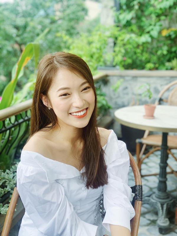 MC Đường Lên Đỉnh Olympia khoe xương quai xanh gợi cảm, khán giả tò mò bí quyết giữ dáng-9