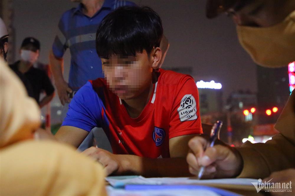 Nể bạn uống nửa lon bia, nam tài xế bị cảnh sát giao thông xử phạt-4