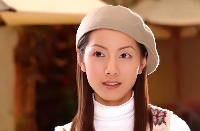 Bạch liên hoa của màn ảnh từng từ chối tình cảm của Hoắc Kiến Hoa, nhiều lần gây rúng động vì bắt cá 2 tay, U50 một mình lẻ bóng-3