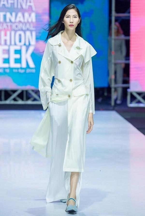 Mức cát-xê trên sàn diễn thế nào mà khiến người mẫu Việt nổi tiếng phải bán trà muối ớt?-3