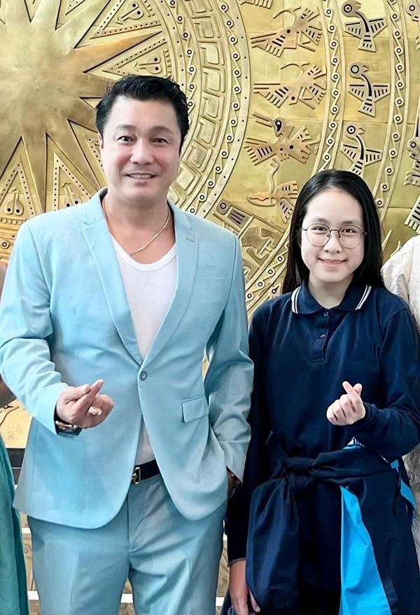 Con gái cựu MC Bản Tin Thời Sự 19h gây ngỡ ngàng về sắc vóc trong lần gặp tài tử Lý Hùng-2