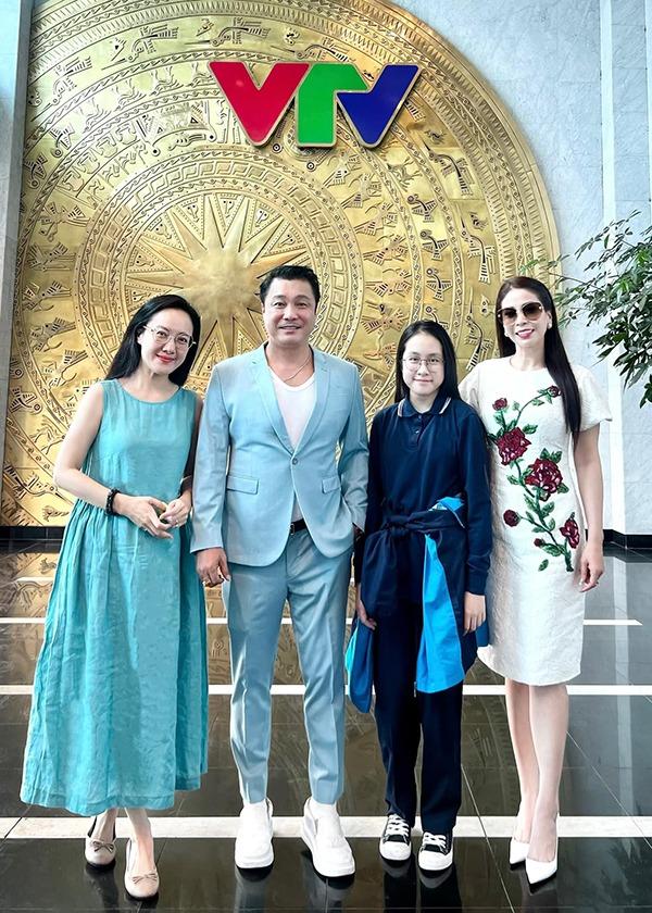 Con gái cựu MC Bản Tin Thời Sự 19h gây ngỡ ngàng về sắc vóc trong lần gặp tài tử Lý Hùng-4