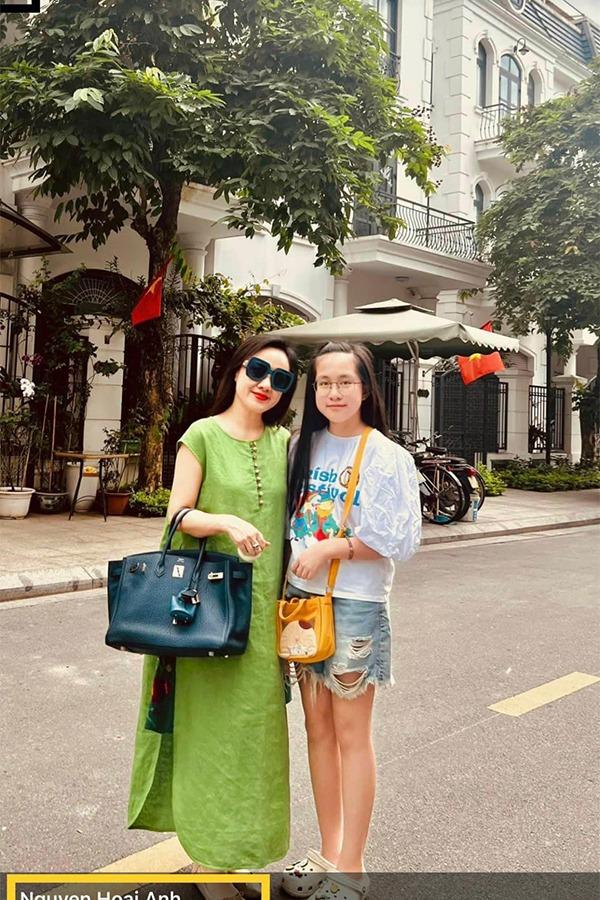 Con gái cựu MC Bản Tin Thời Sự 19h gây ngỡ ngàng về sắc vóc trong lần gặp tài tử Lý Hùng-8