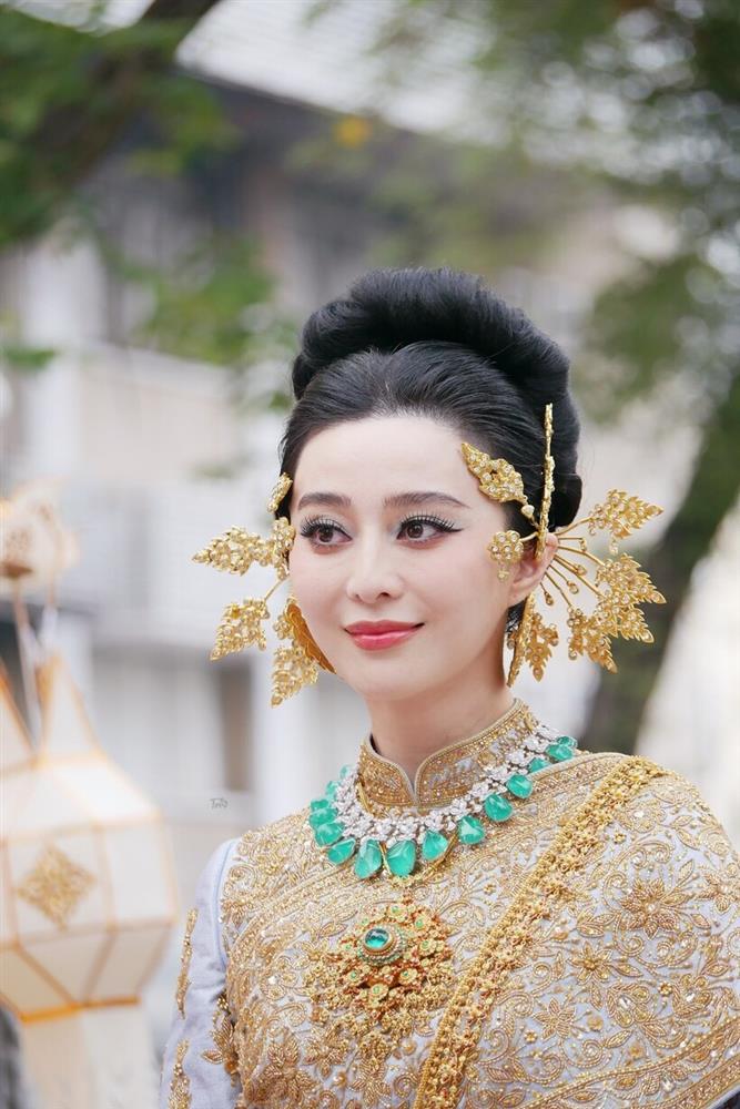 Phạm Băng Băng đẹp tựa nữ thần ở Lễ hội té nước tại Thái Lan