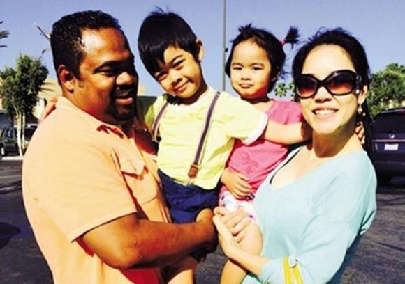 Con chung của Thu Phương và ông bầu Dũng Taylor hiếm hoi lộ diện, ngoại hình khác lạ-5