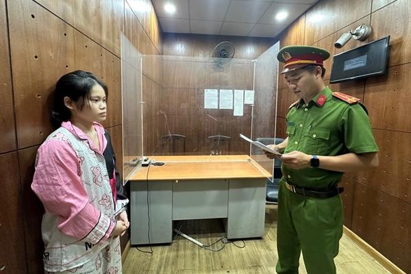 Kẻ bắt cóc 2 bé gái ở phố đi bộ Nguyễn Huệ bị khởi tố thêm tội danh-1