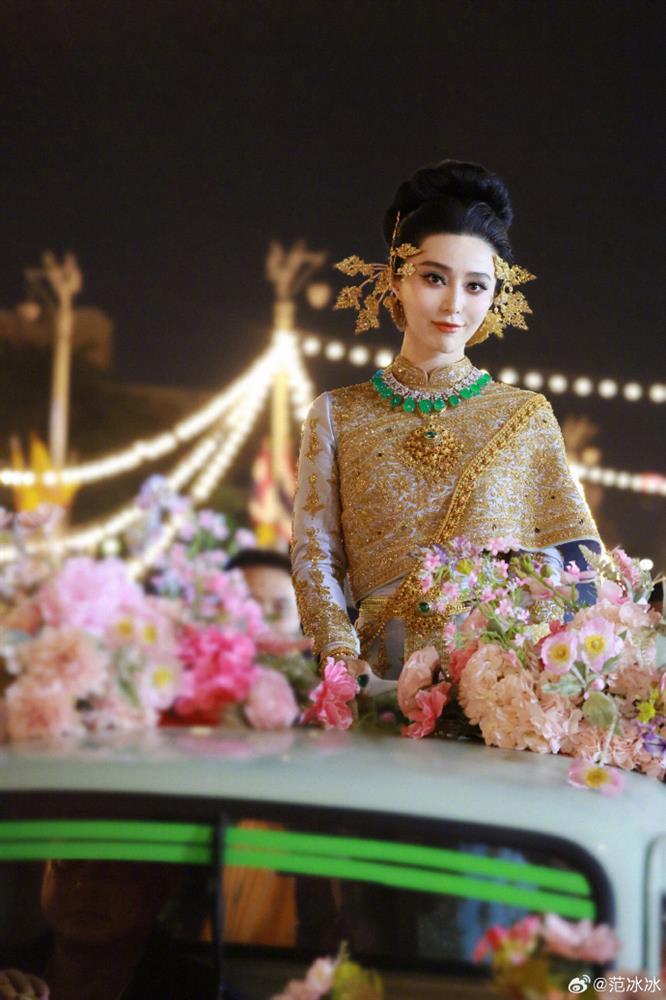 Phạm Băng Băng dự tiệc truyền thống Thái Lan, nhan sắc U45 đẹp như nữ thần bất chấp cam thường-1