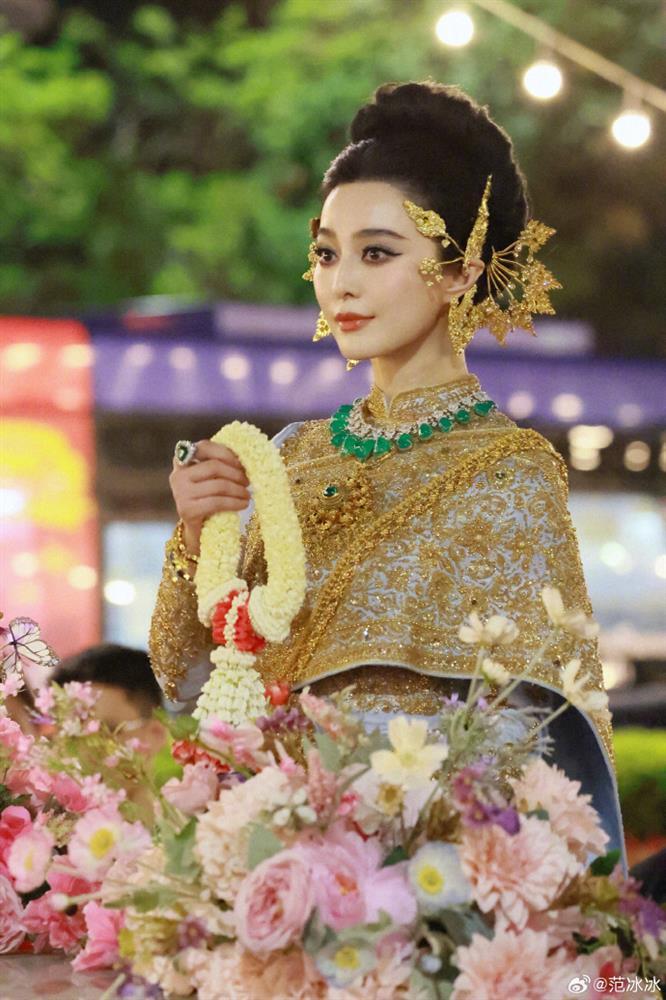 Phạm Băng Băng dự tiệc truyền thống Thái Lan, nhan sắc U45 đẹp như nữ thần bất chấp cam thường-3