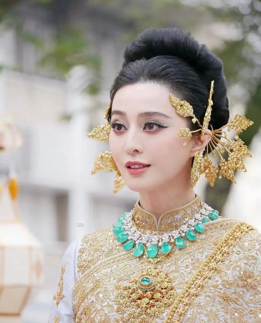 Phạm Băng Băng dự tiệc truyền thống Thái Lan, nhan sắc U45 đẹp như nữ thần bất chấp cam thường-4
