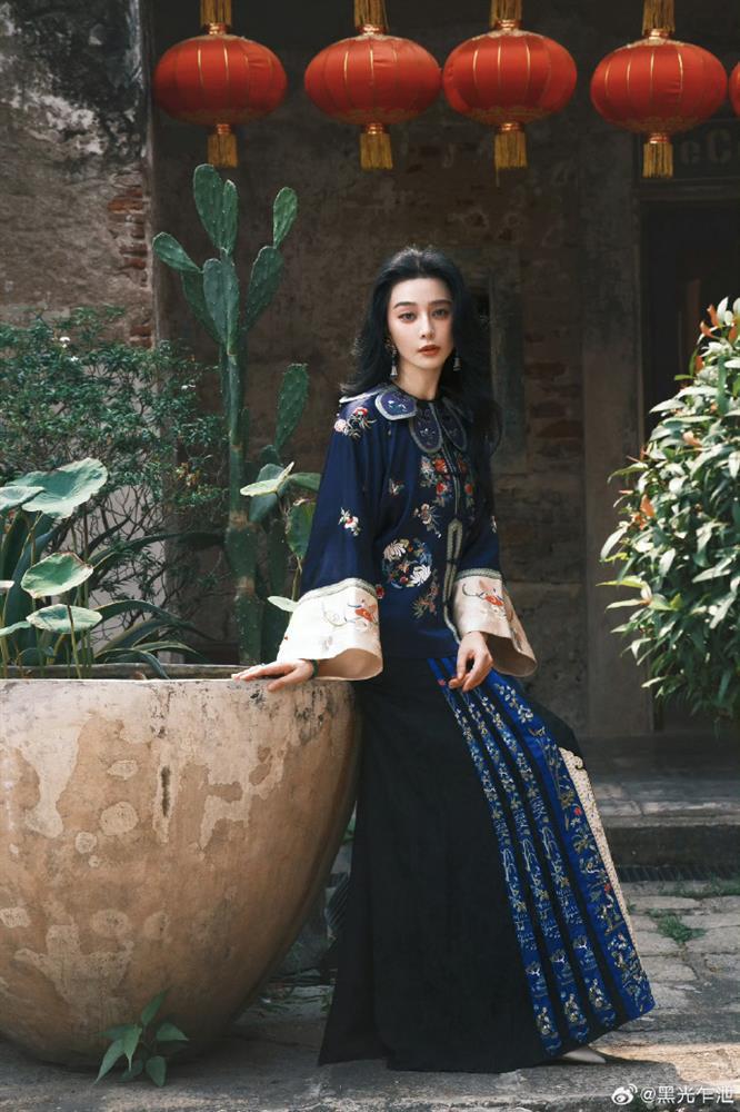 Phạm Băng Băng dự tiệc truyền thống Thái Lan, nhan sắc U45 đẹp như nữ thần bất chấp cam thường-5