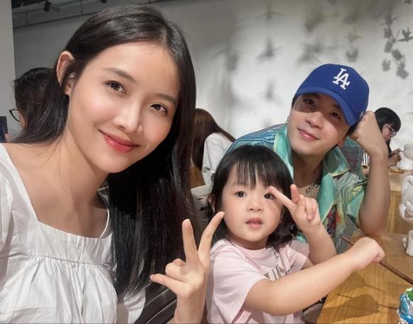 Trương Mỹ Nhân yêu bạn trai kém tuổi: Đã có 2 con chung, chưa đám cưới vì lý do này-2