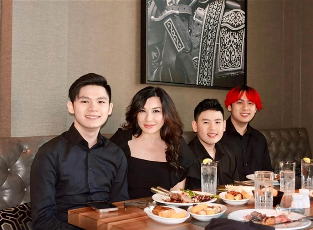 Cậu cả Backam nhà Bằng Kiều – Trizzie Phương Trinh: Gia đình điều kiện, sống ở Mỹ nhưng đi taxi tiết kiệm, 21 tuổi chưa từng uống rượu vào bar-7