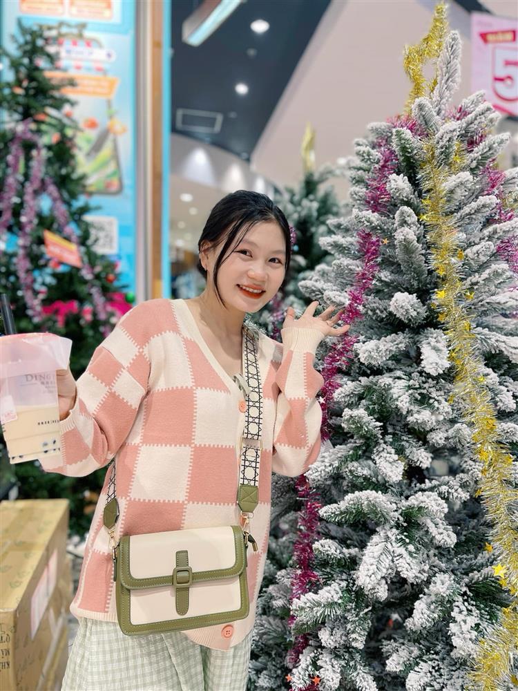 Soi loạt đồ đôi khó học lỏm của cặp vợ chồng cầu thủ tuyển Việt Nam-10