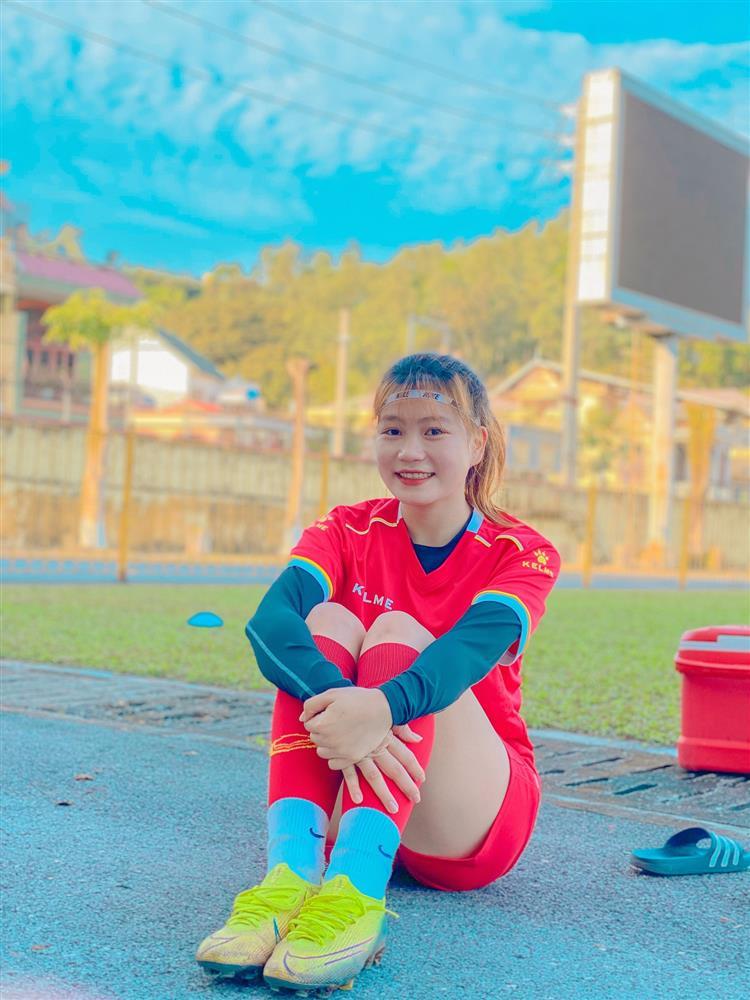 Soi loạt đồ đôi khó học lỏm của cặp vợ chồng cầu thủ tuyển Việt Nam-7