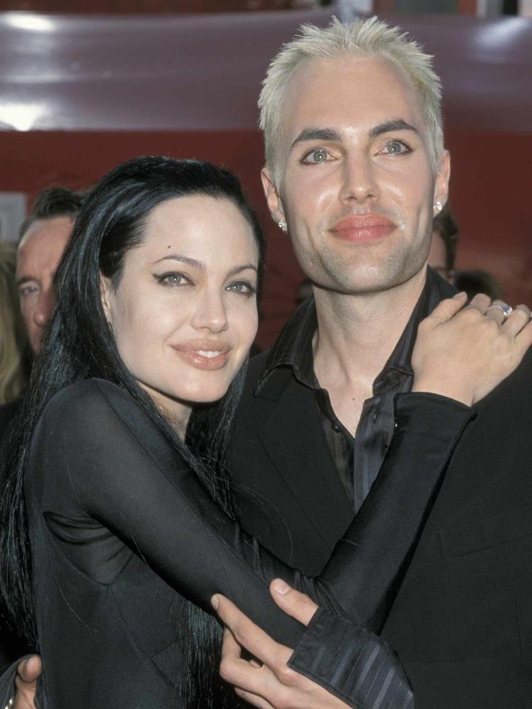 6 lý do cho thấy Brad Pitt và Angelina Jolie xuất hiện chỉ để làm khổ nhau-5