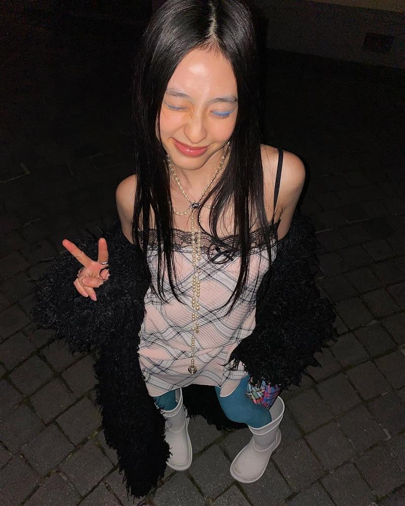 3 hot girl Việt ở nước ngoài gây sốt với gu ăn mặc sành điệu-17