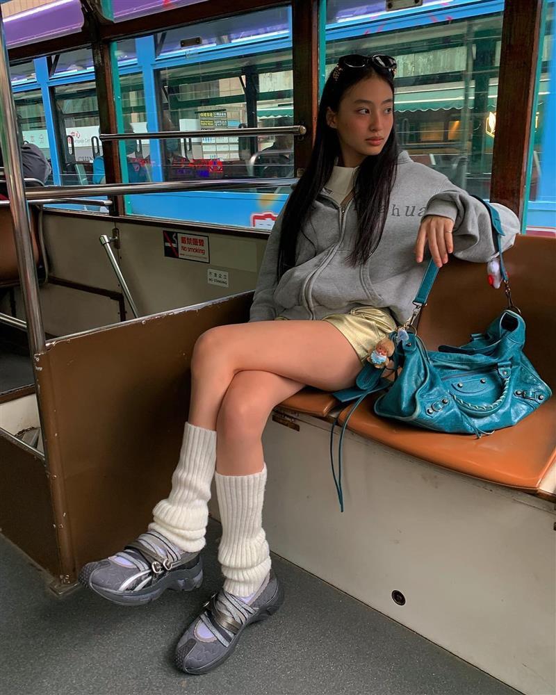 3 hot girl Việt ở nước ngoài gây sốt với gu ăn mặc sành điệu-18