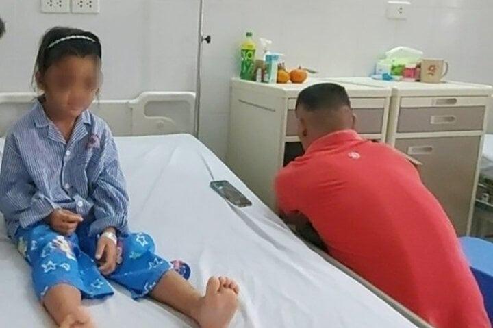 Đình chỉ cô giáo dùng thước kẻ gõ vào đầu học sinh đến nhập viện-1