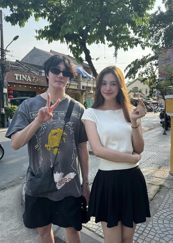 Hoa hậu Tiểu Vy gặp gỡ tài tử Gia đình là số 1 ở Hội An-3