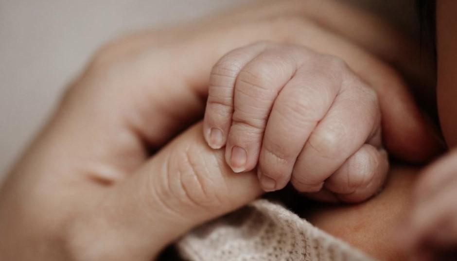 Á hậu Hoàng My thông báo tin vui hạ sinh con gái đầu lòng cho bạn trai Việt kiều tại Áo-2