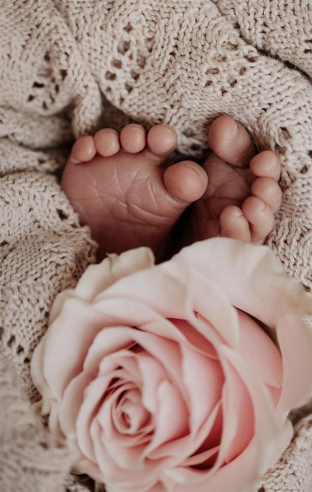 Á hậu Hoàng My thông báo tin vui hạ sinh con gái đầu lòng cho bạn trai Việt kiều tại Áo-3