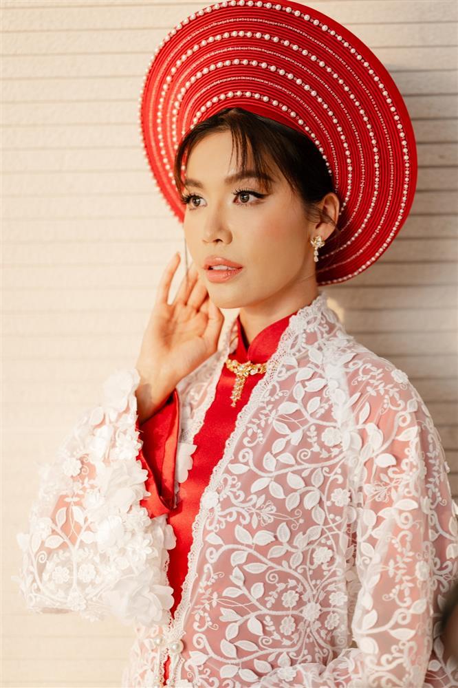 Minh Tú diện lại mẫu áo dài cưới của mẹ gây xúc động-4