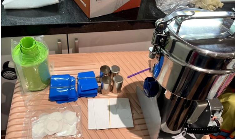 Nhiều vali chứa 184 bánh heroin trong căn hộ cho thuê ở TPHCM-2