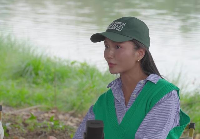 Hoa hậu HHen Niê bật khóc, nước mắt đầm đìa vì bị một người bạn chê giả tạo-1