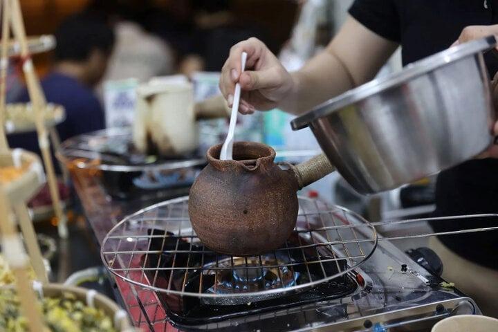 Đu trend trà sữa hành lá, người trẻ ăn uống khó hiểu hay chiêu trò của quán?-2