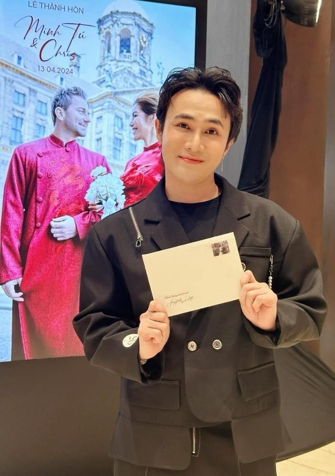 Vợ chồng Trường Giang và nửa showbiz mặc đồ đen đi ăn cưới, tặng vàng cho Minh Tú-4