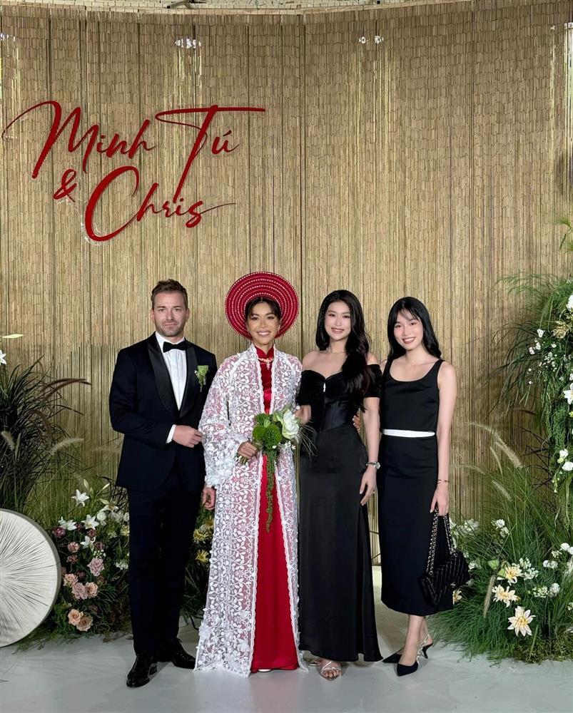 Vợ chồng Trường Giang và nửa showbiz mặc đồ đen đi ăn cưới, tặng vàng cho Minh Tú-6