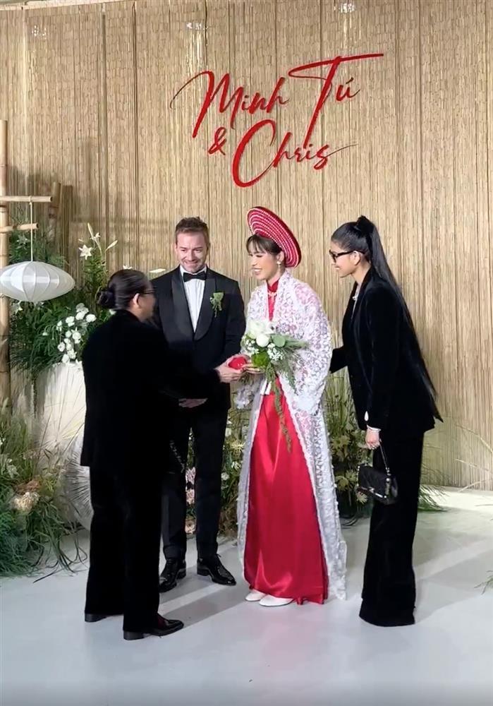 Vợ chồng Trường Giang và nửa showbiz mặc đồ đen đi ăn cưới, tặng vàng cho Minh Tú-7